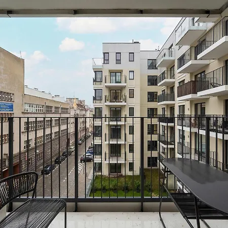 Near Centre Of With Ac And Parking By Renters Prestige * Wrocław