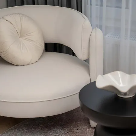 Апартаменты Near Centre Of With Ac And Parking By Renters Prestige *