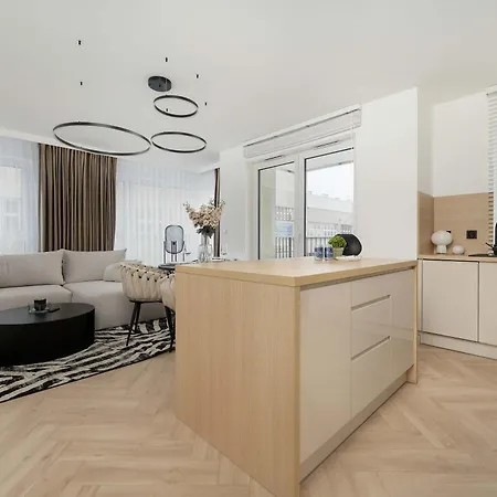 Апартаменты Near Centre Of With Ac And Parking By Renters Prestige Вроцлав