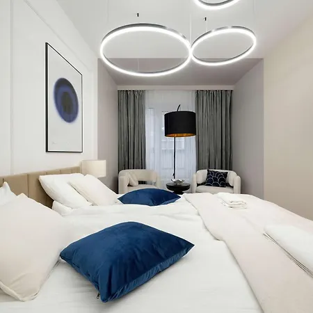 Near Centre Of With Ac And Parking By Renters Prestige * Вроцлав