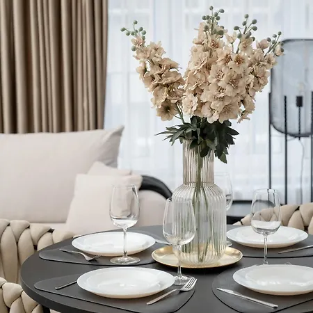 Апартаменты Near Centre Of With Ac And Parking By Renters Prestige Вроцлав