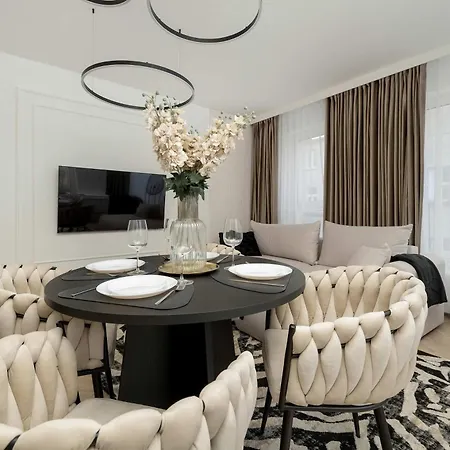 Near Centre Of With Ac And Parking By Renters Prestige Appartement