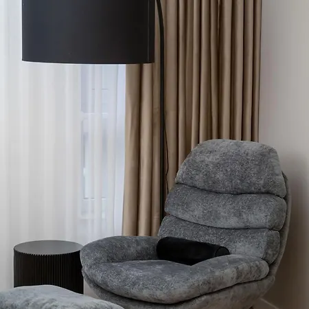 Near Centre Of With Ac And Parking By Renters Prestige דירה