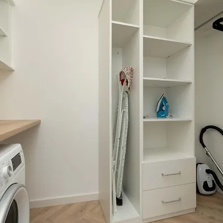 Near Centre Of With Ac And Parking By Renters Prestige Apartamento Wrocław