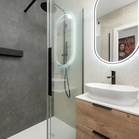 Apartamento Near Centre Of With Ac And Parking By Renters Prestige