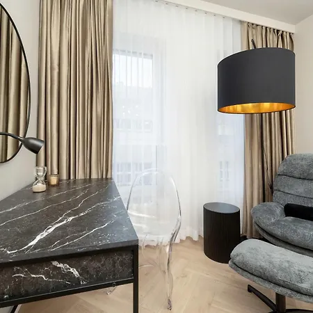 Apartmán Near Centre Of With Ac And Parking By Renters Prestige