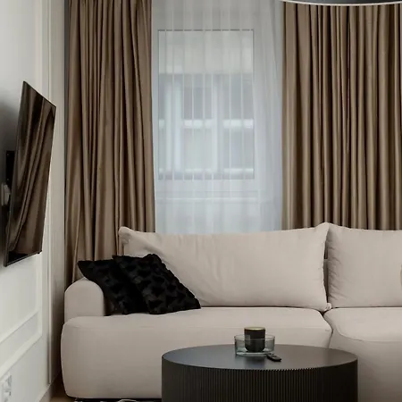 Near Centre Of With Ac And Parking By Renters Prestige Apartmán