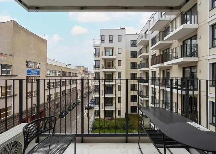 Near Centre Of With Ac And Parking By Renters Prestige * Wrocław