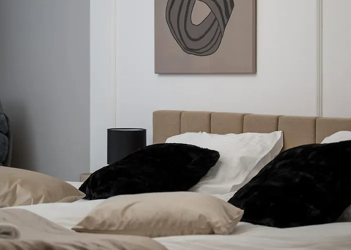 Near Centre Of With Ac And Parking By Renters Prestige Apartment