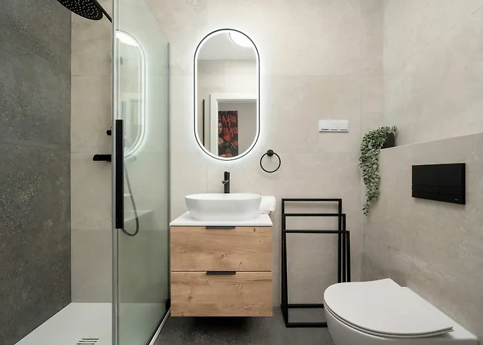 아파트 Near Centre Of With Ac And Parking By Renters Prestige *