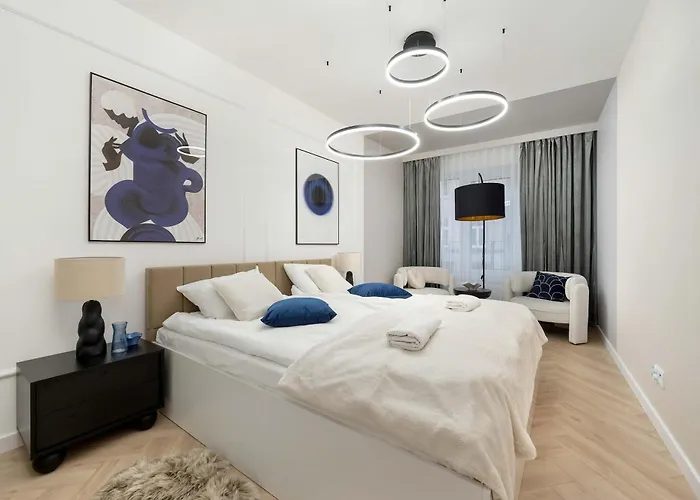 Near Centre Of With Ac And Parking By Renters Prestige * Breslau