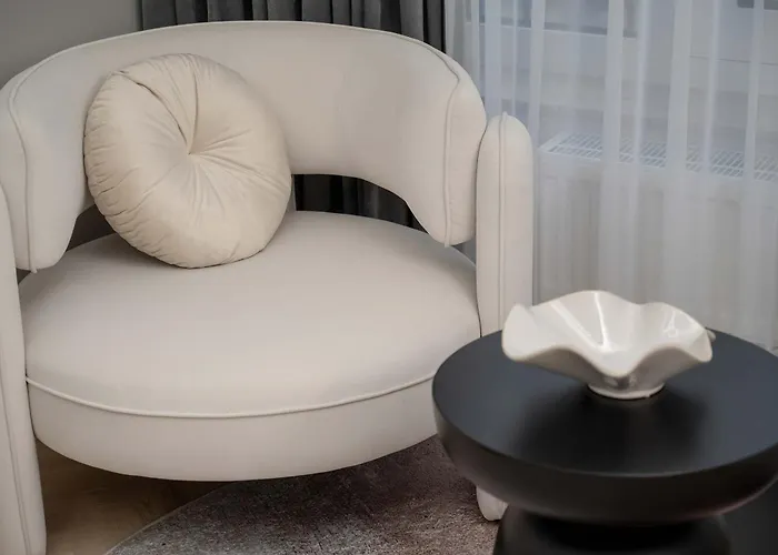 아파트 Near Centre Of With Ac And Parking By Renters Prestige *