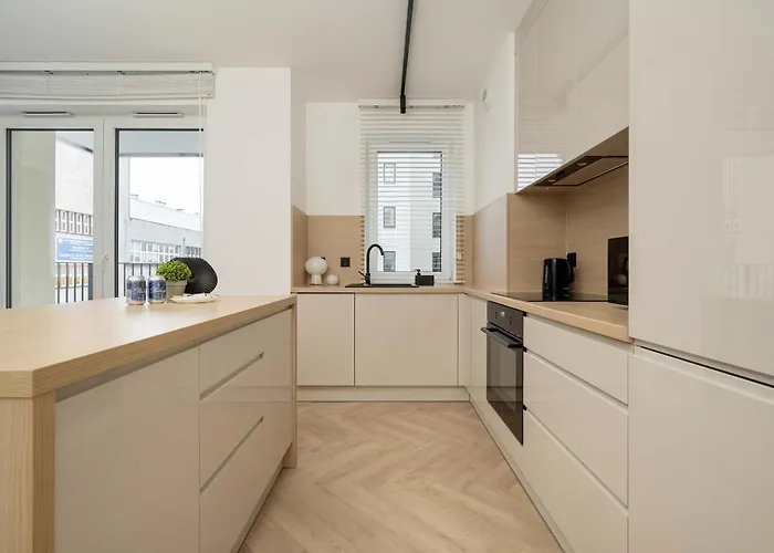 Near Centre Of With Ac And Parking By Renters Prestige * Breslau