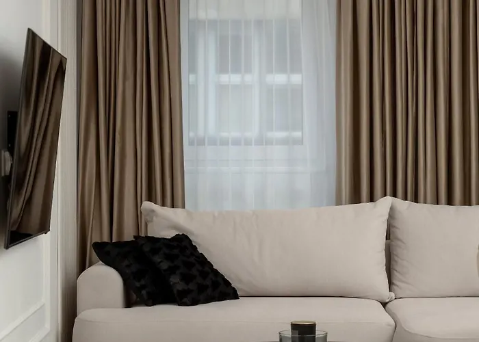 Near Centre Of With Ac And Parking By Renters Prestige Apartament