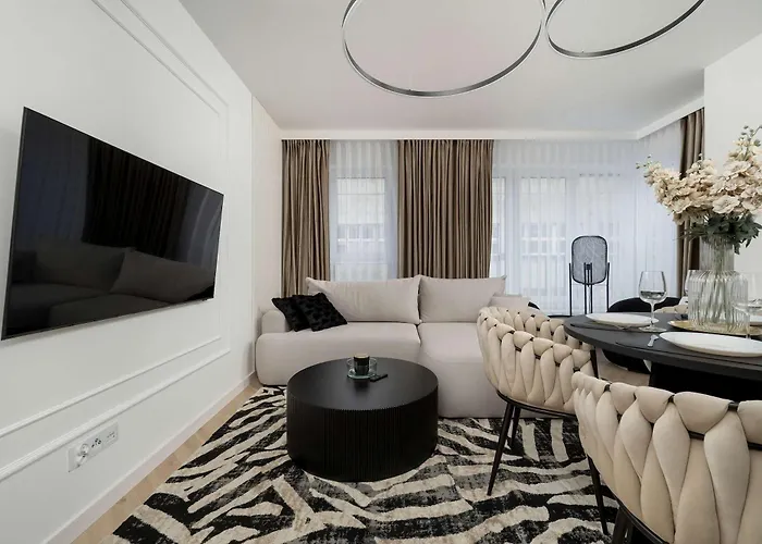 Near Centre Of With Ac And Parking By Renters Prestige 아파트 *