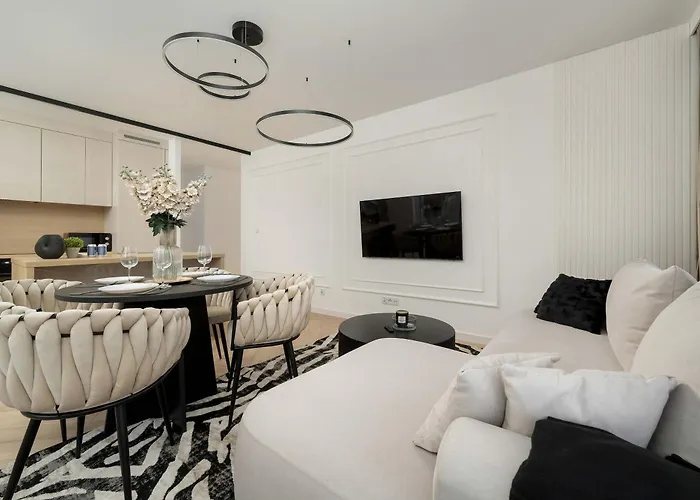 Near Centre Of With Ac And Parking By Renters Prestige *